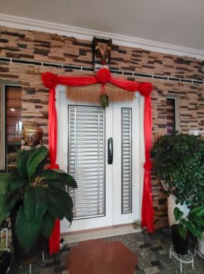 ����װ, Pongee Hydrangea Flower Ball/ Red Flower Ball installation; Jln KSU 3/1, 45000 Kuala Selangor, Selangor