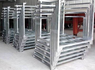 Pallet Tainer furnishing by Galvanised