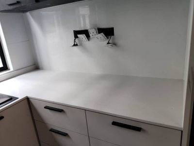 Quartz Kitchen Countertop with wall - QQ1504 - Affinity Residence