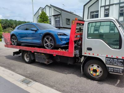  Luxury Car Towing