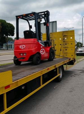 EP Electric Forklift EFL203 delivery to Telok Emas Industry Melaka, Towing Forklift Melaka.