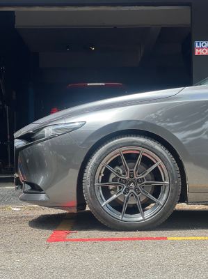 Mazda 3 Upgrade Vogue Flowform 18inch Rim & Pirelli Tyre 