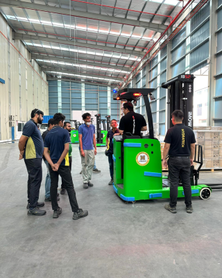 Pulau Pinang EP 1.8 Ton Lithium Stand-On Reach Truck