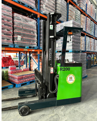 Reconditioned Japan Toyota 1.8-Ton Stand-On Reach Truck iin Simpang Ampat