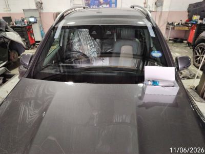 Mercedes-Benz EQB350 Front windscreen replaced