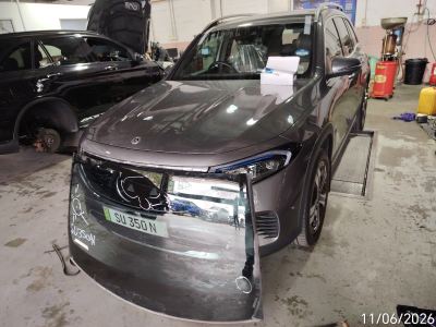 Mercedes-Benz EQB350 Front windscreen replaced