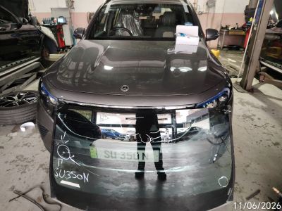 Mercedes-Benz EQB350 Front windscreen replaced