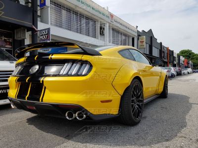Ford Mustang GT350 Wide Bodykit - Rear