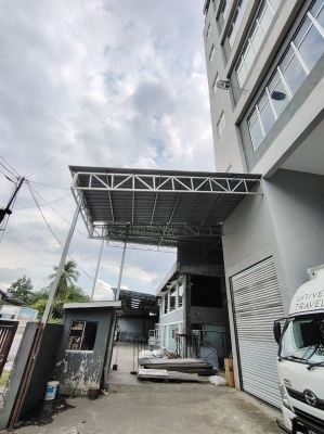 UNIVERSAL TRAVELLER FACTORY ( METAL DECK AWNING EXTENSION )