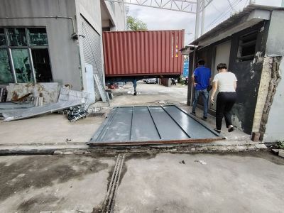UNIVERSAL TRAVELLER FACTORY ( METAL DECK AWNING EXTENSION )