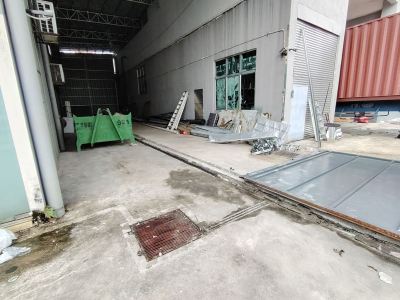 UNIVERSAL TRAVELLER FACTORY ( METAL DECK AWNING EXTENSION )