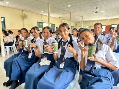 Students Enjoying OsoTé Beverages