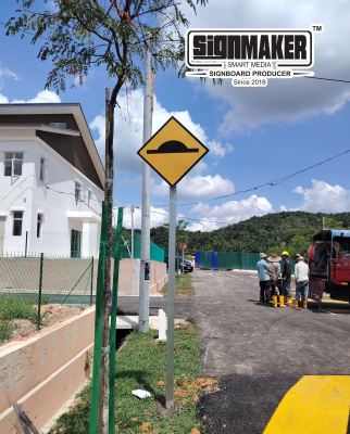 BUMP ROAD SIGN.jpg