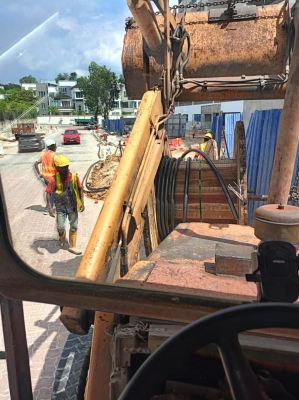 Backhoe rental Melawati @cable