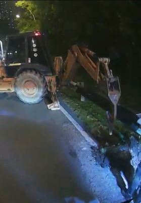 Sewa backhoe malam Bukit Tunku 
