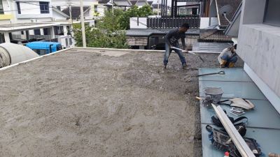 Protective screed over the waterproofing membrane ��Krubong Samarinda Melaka��