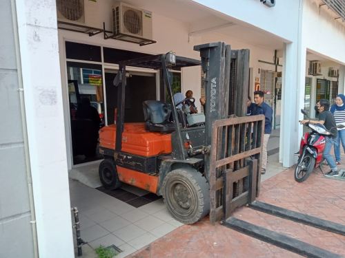 Toyota Diesel Forklift Rental at Balakong, Selangor, Malaysia (C248)