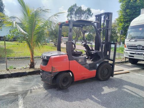 Toyota Diesel Forklift Rental at Taman Sains Selangor @ Kota Damansara, Selangor, Malaysia (C395)
