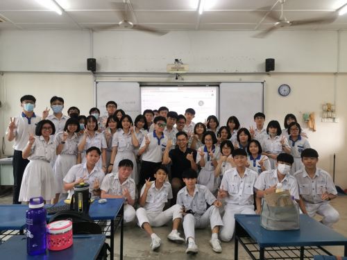 Teaching TCM theory class in Foon Yew High School-Kulai-2022