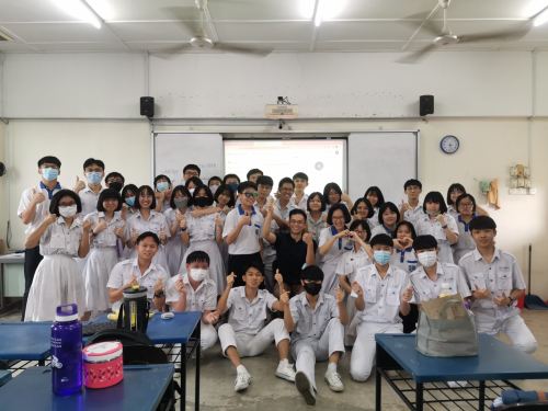 Teaching TCM theory class in Foon Yew High School-Kulai-2022
