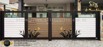 MODEL 7 TRACKLESS FOLDING GATE