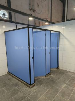 toilet cubicle 