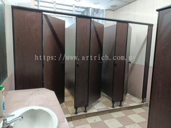 toilet cubicle 