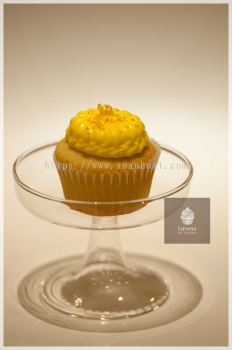 Lemon Cheesecake flavor cupcake