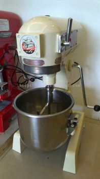 2nd Hand Recon Universal flour mixer 10L | 2nd Hand Recon Mesin penguli tepung 10L 二手复新面粉搅拌&