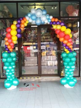 COLORFUL BALLOONS ARCH