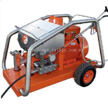 High pressure water jet, electric motor driven
