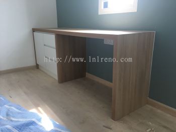 Customize Working Desk Study Table in PJ Selangor Malaysia #plywood #melamine  #veneer #spray paint #laminate #customize #sliding door #glass door #swing door #built in #nyatoh #oak #aluminium door #carcass #panel #fluted panel #drawer #tv hang on panel #partition #box up #shelves #open shelves #table #study #working