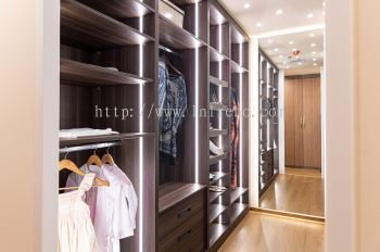 We are specialist in custom made Walk in wardrobe in PJ Selangor Malaysia