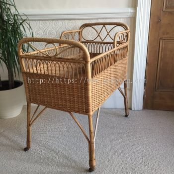 RBB 010 - RATTAN BABY BED 