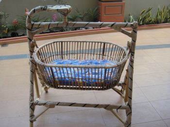 ROC 002 - RATTAN BABY SLEEPING BED (LR)