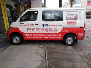 uniwindscreen van sticker