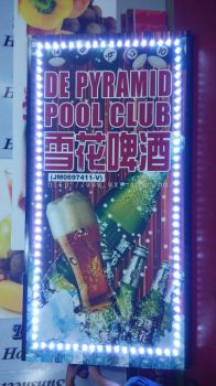 De Pyramid Pool Club灯箱