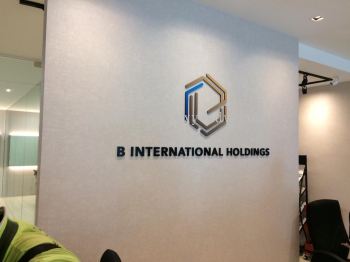 B INTERNATIONAL HOLDINGS 亚克立牌