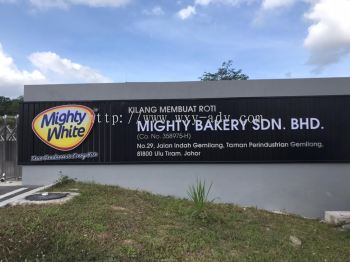 MIGHTY BAKERY SDN. BHD. 不锈钢打面灯招牌