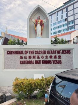CATHEDRAL OF THE SACRED HEART OF JESUS_ALUMINIUM BOX UP