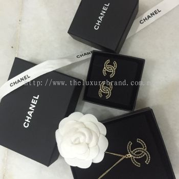 (SOLD) Brand New Chanel Earring & Necklace (Set)