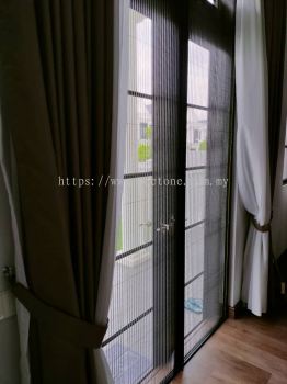 Folding Screen Mosquito Door @ Jalan Eco Botanic