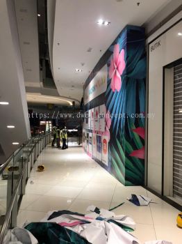 Shopping mall hoarding install