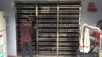 Pintu Keluli Tahan Karat Istimewa