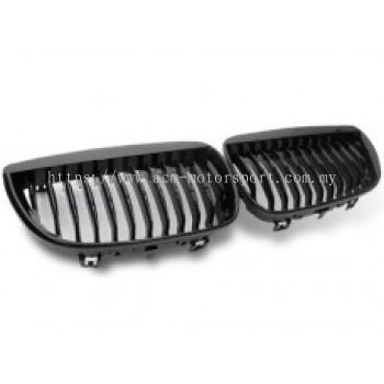 E87 04 Front Grille All Black
