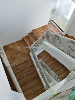 Solid Wood Flooring/ Staircase
