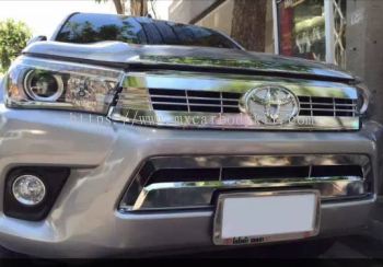 TOYOTA HILUX REVO 2016 FRONT GRILLE