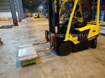 Fork Lift Attached Sweeper Broom