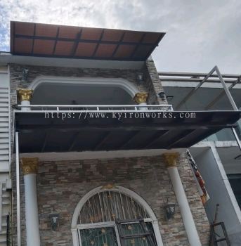 Polycarbonate solid awning
