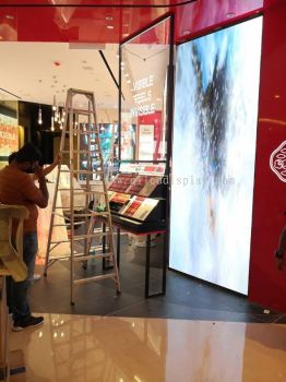 LED Display Screen On Shop Lot Display Window Shiseido Suria KLCC 